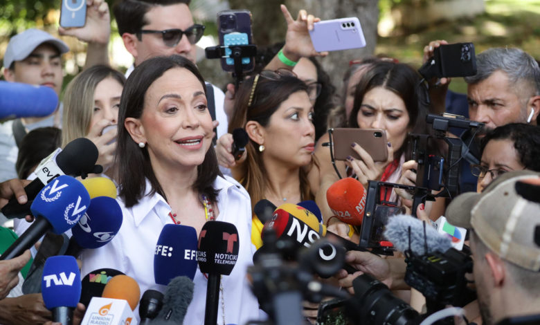 María Corina Machado pide a los "comanditos" de campaña estar activos para manifestaciones