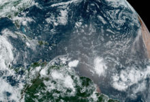 El huracán Beryl se fortalece camino del Caribe y sube a categoría 4