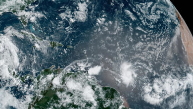 El huracán Beryl se fortalece camino del Caribe y sube a categoría 4