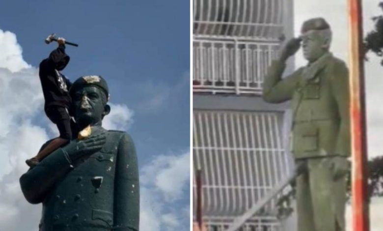 Venezolanos derriban estatuas de Chávez en protestas contra resultado de presidenciales