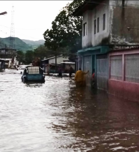 Dos muertos en Venezuela por el desbordamiento de un río tras paso del huracán Beryl (+VIDEO)