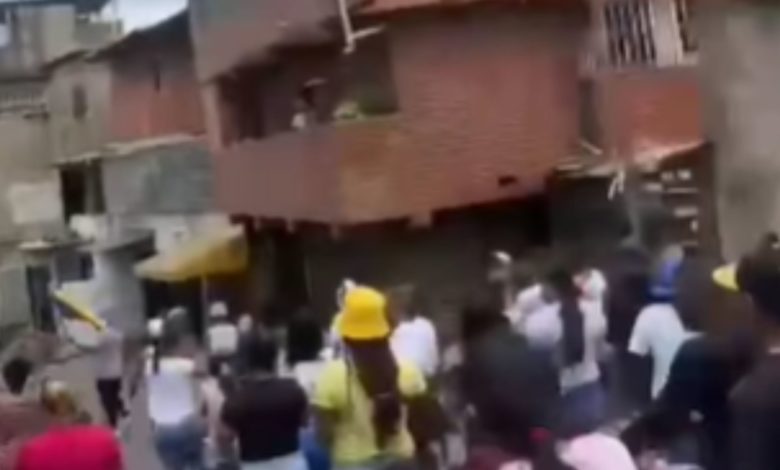 Venezolanos salen a las calles y gritan "fraude electoral" ante la autoproclamación de Maduro como Presidente (+VIDEOS)