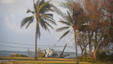 Debby se debilita a tormenta tropical tras tocar tierra en Florida como un huracán