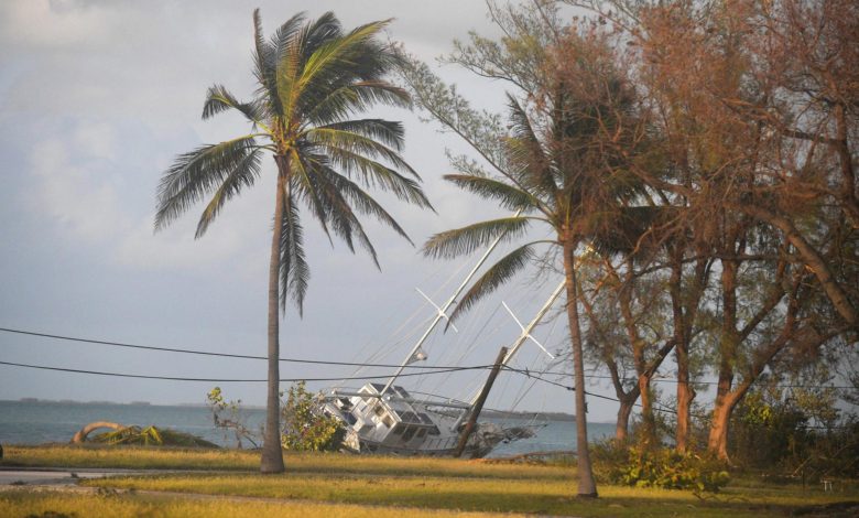 Debby se debilita a tormenta tropical tras tocar tierra en Florida como un huracán