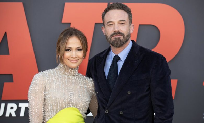 Luego de meses de acaparar titulares sobre su separación, la cantante y actriz Jennifer López solicitó el divorcio de su marido Ben Affleck tras dos años de matrimonio.