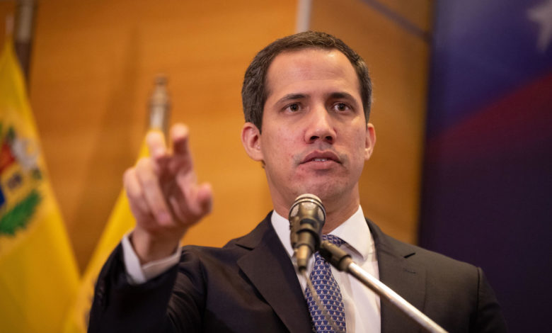 Así interrumpieron a Juan Guaidó durante una charla en EE.UU.: "¿Dónde está el dinero que le robaste al pueblo venezolano?" (+VIDEO)