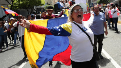 Cientos de venezolanos protestan contra el fallo que validó la reelección de Maduro