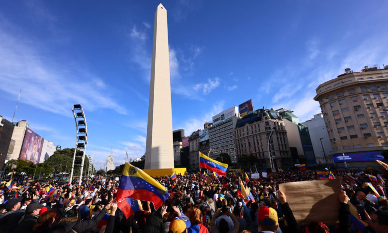 Venezolanos protestan en América y España para exigir la salida de Maduro del poder