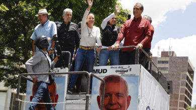 María Corina Machado reaparece en público entre el clamor de miles de personas concentradas en Caracas