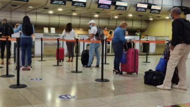 Denuncian asedio del régimen a periodistas y opositores en el Aeropuerto Internacional Simón Bolívar de Maiquetía