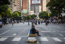 Miles de personas protestan en Venezuela por el resultado oficial de las elecciones