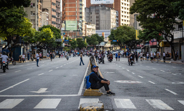 Miles de personas protestan en Venezuela por el resultado oficial de las elecciones