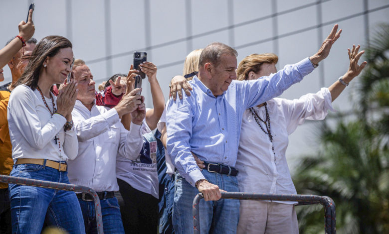 Blinken habla con González Urrutia y Machado y les expresa "preocupación" por su seguridad