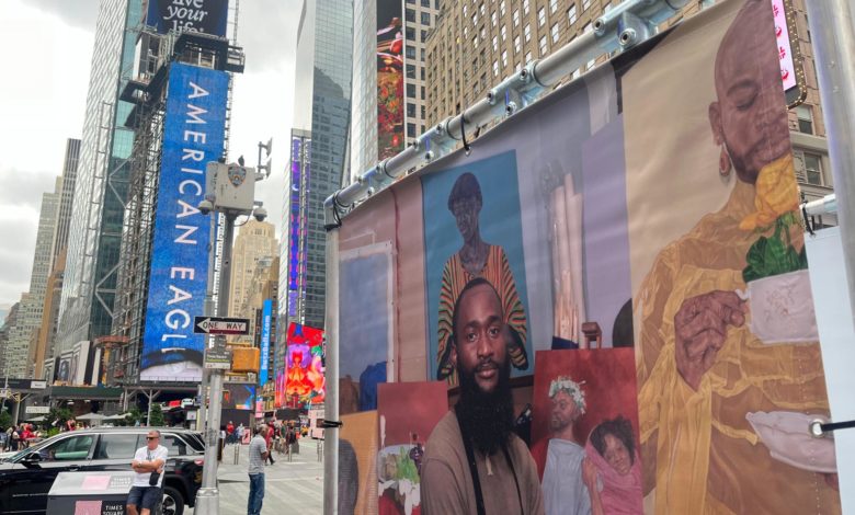 Una serie de retratos de inmigrantes adorna Times Square para fomentar la inclusión