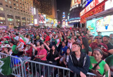 Miles de mexicanos se toman Times Square para celebrar el Grito de Dolores