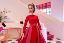 El reconocimiento que recibió la venezolana Carolina Herrera por el Mes de la Herencia Hispana y la muñeca Barbie en su honor