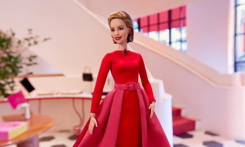 El reconocimiento que recibió la venezolana Carolina Herrera por el Mes de la Herencia Hispana y la muñeca Barbie en su honor