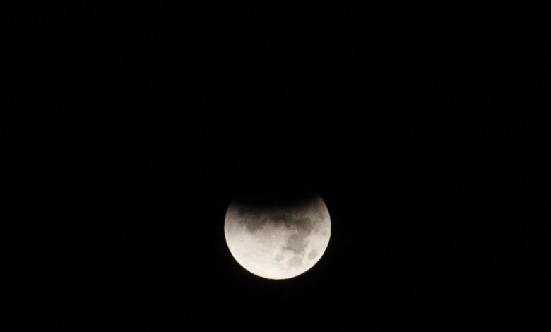 Un pequeño eclipse para una gran luna