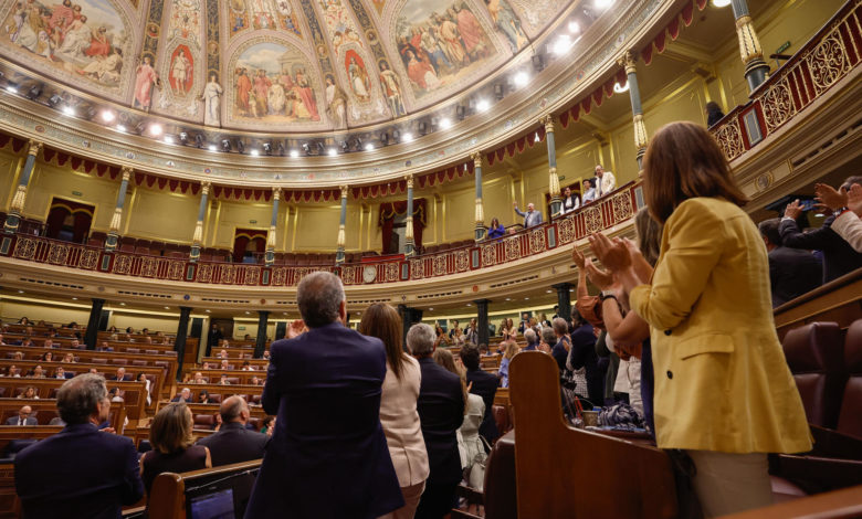 Congreso español reconoce a González como presidente mientras Sánchez opta por mediación