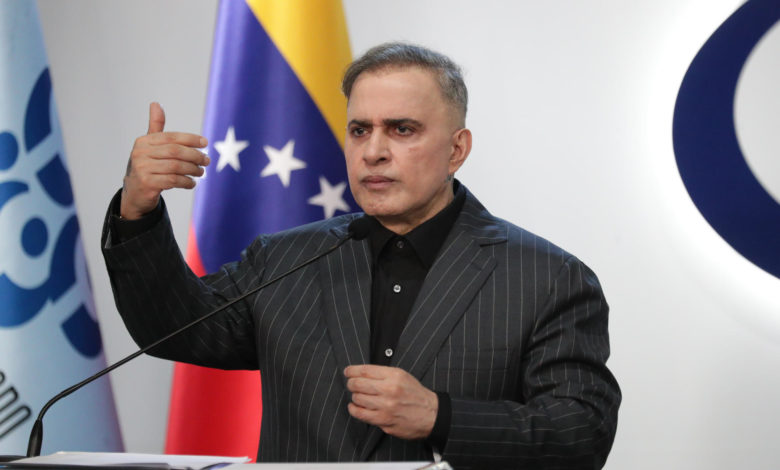 El fiscal general de Venezuela condecora a funcionario sancionado por Estados Unidos