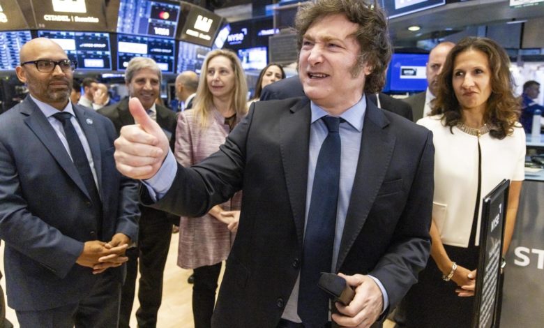 Las acciones argentinas brillan en Wall Street al son del campanazo de Milei