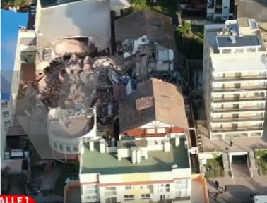 Un edificio de 10 pisos se desplomó en la ciudad costera argentina Villa Gesell: Hay personas entre los escombros