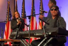 Harris cumplió 60 años haciendo campaña con Stevie Wonder a dos semanas de las elecciones