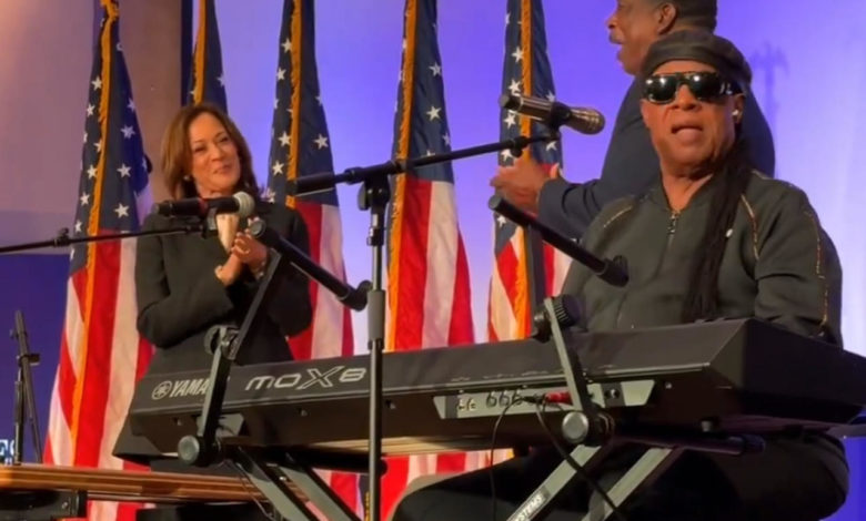 Harris cumplió 60 años haciendo campaña con Stevie Wonder a dos semanas de las elecciones