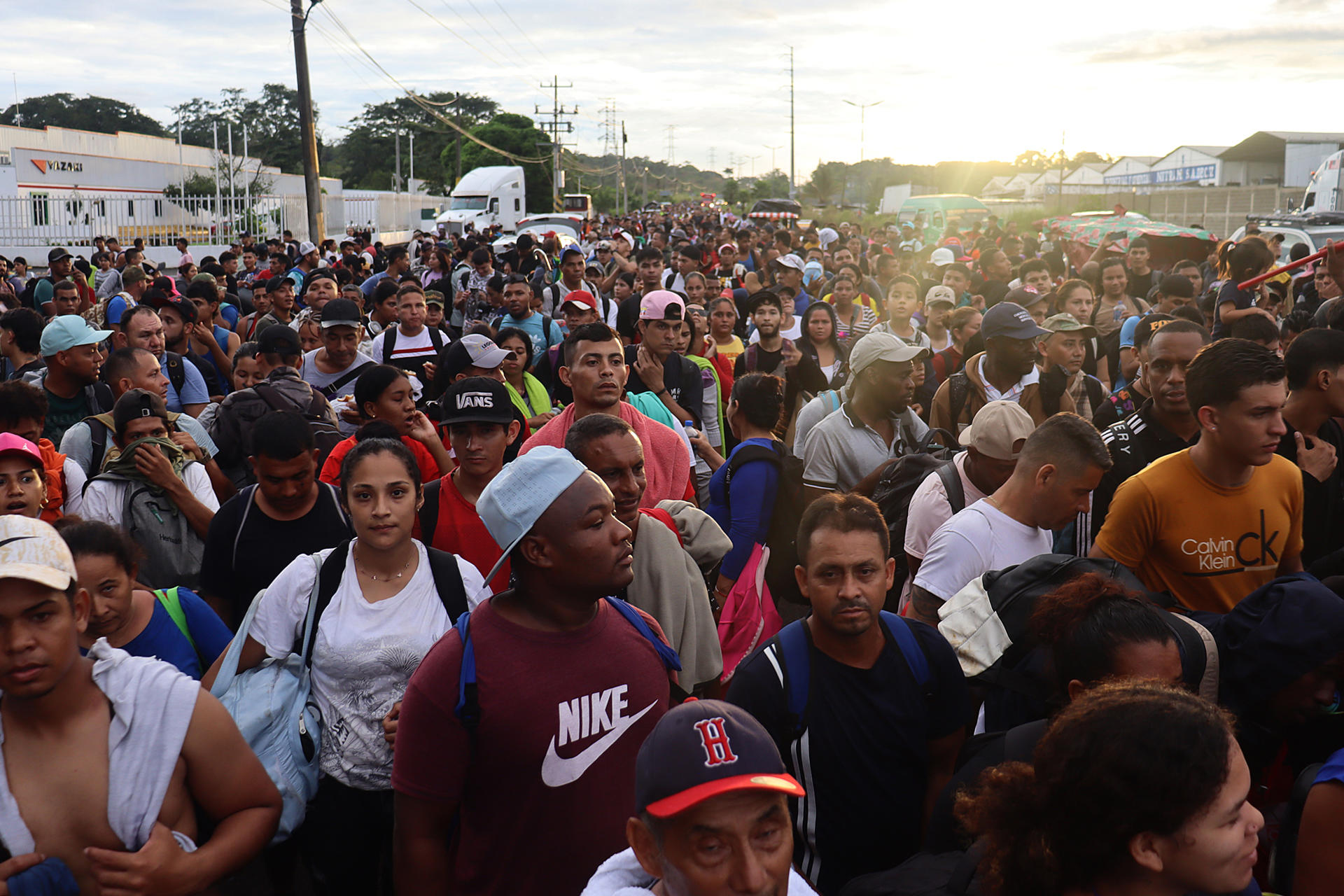 Una caravana migrante parte del sur de México con la meta de llegar a EEUU antes de Trump