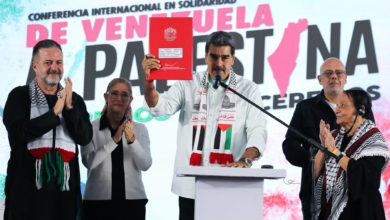 Nicolás Maduro firma la ley que ordena 30 años de prisión a quienes promuevan sanciones