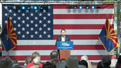 Rubén Gallego hace historia como el primer latino en llegar al Senado de EEUU por Arizona