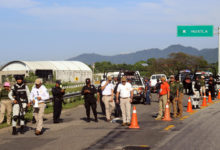 La caravana migrante denuncia un cerco policial en el sur de México