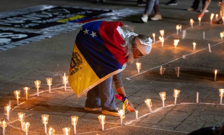 Familias venezolanas inician una vigilia de oración por los "presos políticos" fallecidos