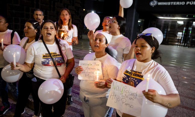 Familiares "desesperados" por traslado de "presas políticas", dice un partido antichavista