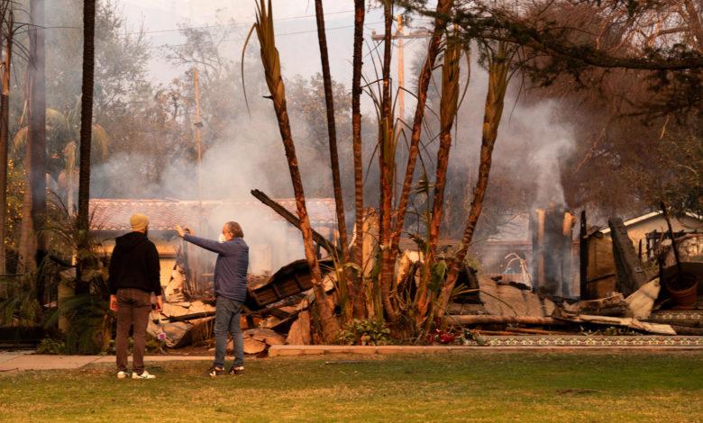 Aumenta a siete la cifra de muertos debido a los incendios que azotan a Los Ángeles