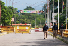 Venezuela reabre la frontera con Colombia tres días después del cierre por la investidura