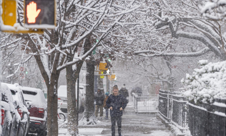 Tormenta invernal deja nevadas en el centro de EE.UU. e interrumpe miles de vuelos