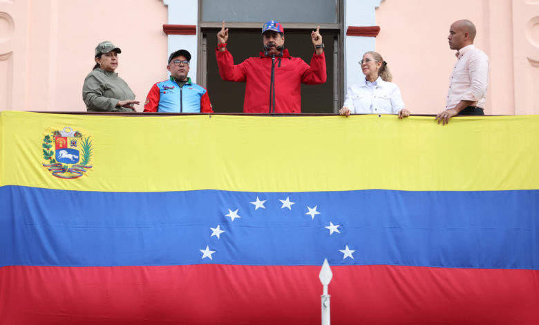 Maduro acusa a Machado de fingir un "autosecuestro" durante una manifestación en Caracas