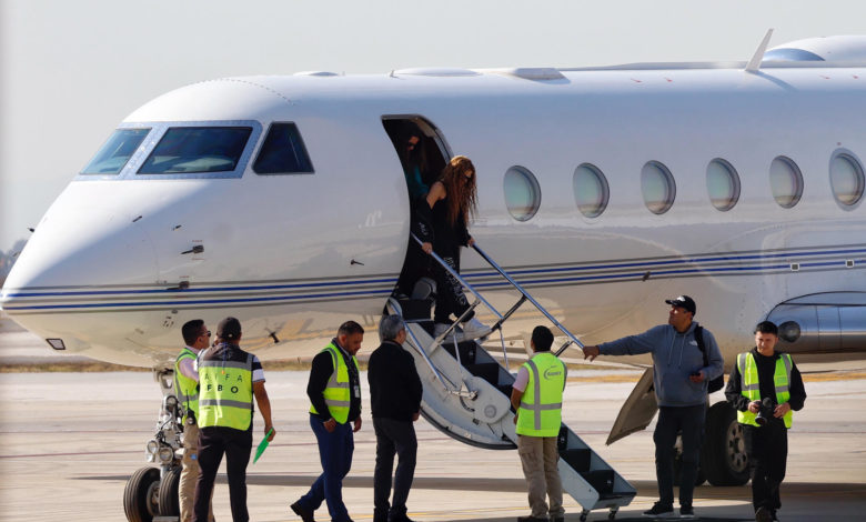 La colombiana Shakira llega a México para preparar gira 'Las Mujeres No Lloran World Tour'