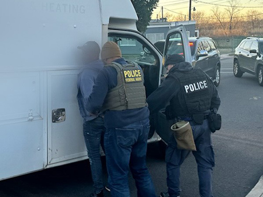 ICE detiene a ciudadano mexicano en Utah: Más de 500 inmigrantes arrestados en todo el país