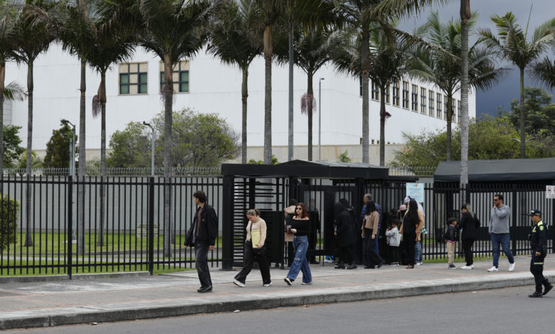 Colombia espera que EE.UU. retome esta semana emisión de visas en su consulado en Bogotá