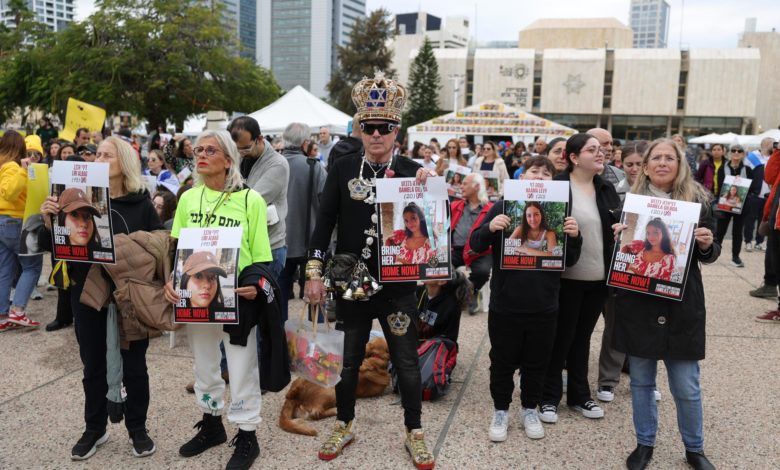 Las cuatro soldado liberadas de Gaza cruzan a Israel para reunirse con sus familias