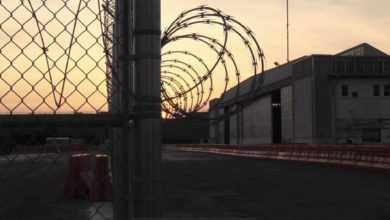 Trump evalúa usar la base de Guantánamo para detener a migrantes indocumentados