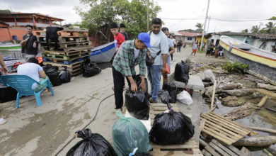 Migrantes buscan en las redes sociales nuevas rutas en su viaje de retorno a Suramérica