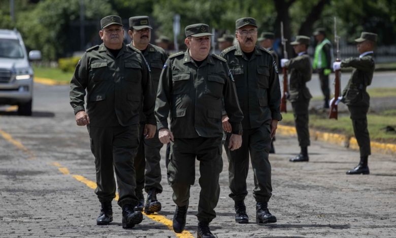 El jefe del Ejército de Nicaragua, sancionado por EEUU, toma posesión de cuarto mandato