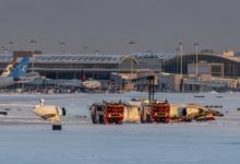 Al menos 18 heridos, tres de gravedad, al volcar un avión cuando aterrizaba en Toronto