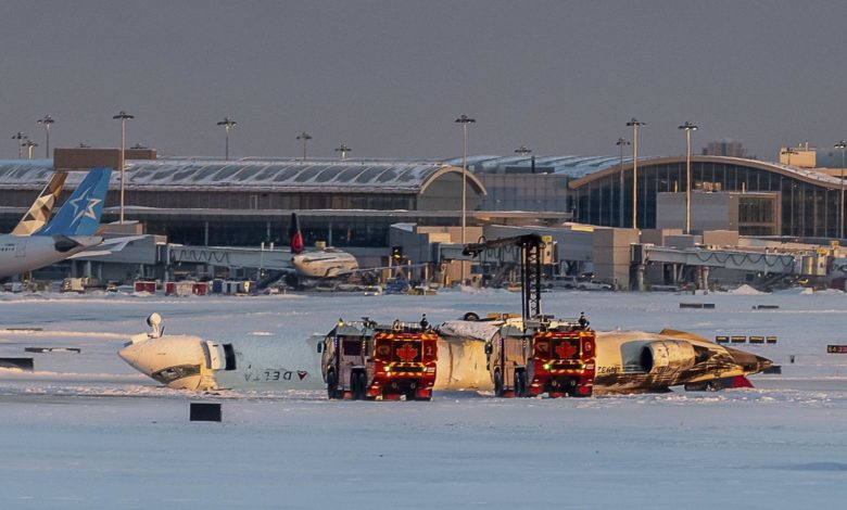 Al menos 18 heridos, tres de gravedad, al volcar un avión cuando aterrizaba en Toronto