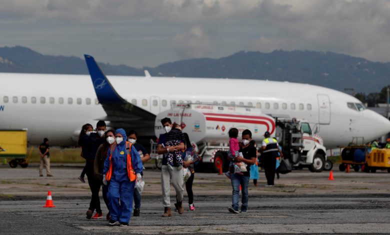 Maduro confirma que "casi 190" venezolanos viajan a Venezuela tras deportación de EE.UU.