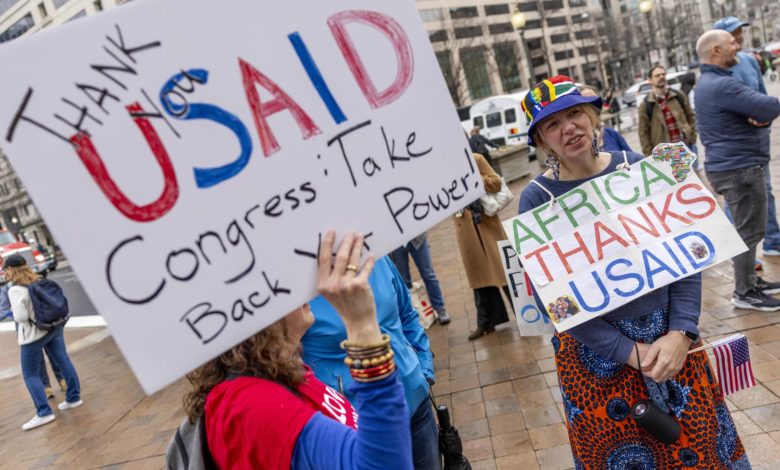 Trump pone fin a la histórica Usaid, mientras sus trabajadores recogen sus pertenencias