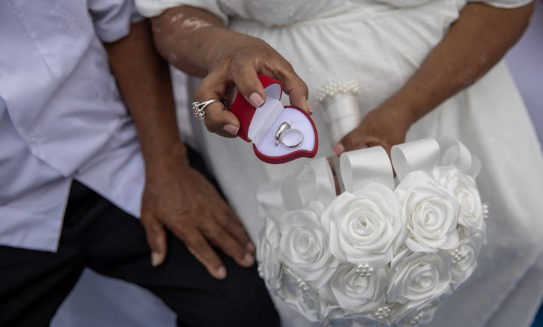 Unas 260 parejas, incluidos extranjeros, contraen matrimonio en boda masiva en Nicaragua